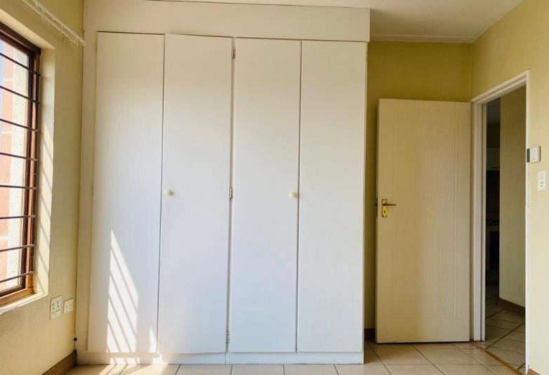 2 Bedroom Property for Sale in Constantia Kloof Gauteng