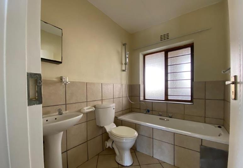 2 Bedroom Property for Sale in Constantia Kloof Gauteng