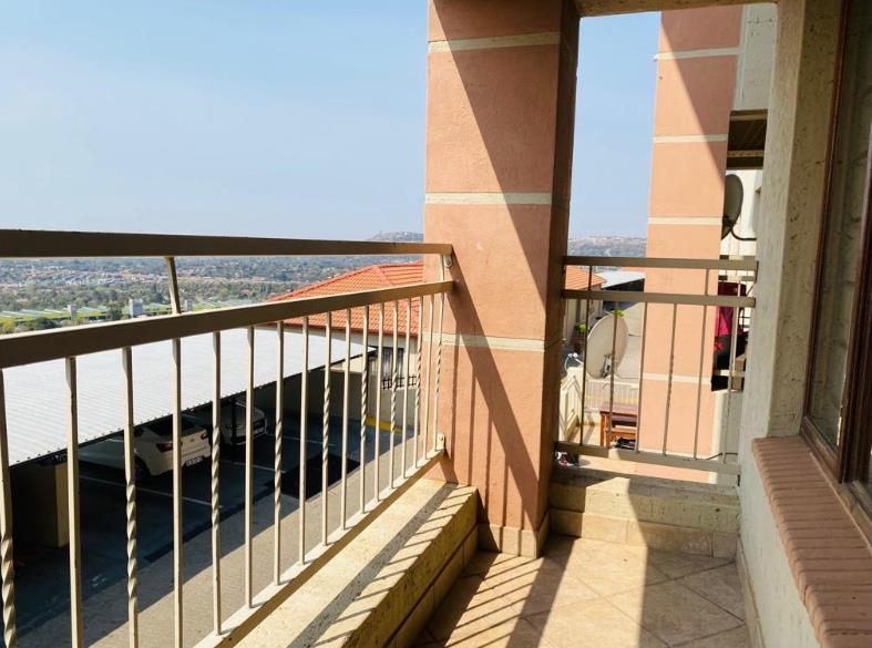 2 Bedroom Property for Sale in Constantia Kloof Gauteng