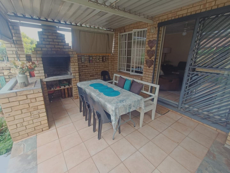 3 Bedroom Property for Sale in Hennopspark Gauteng