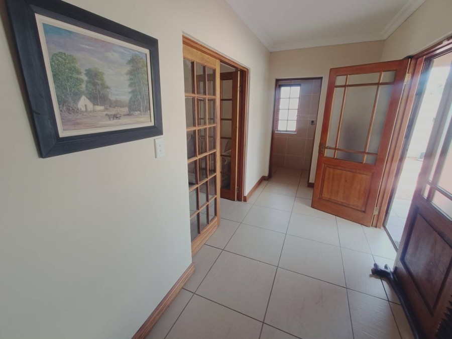 5 Bedroom Property for Sale in Die Hoewes Gauteng