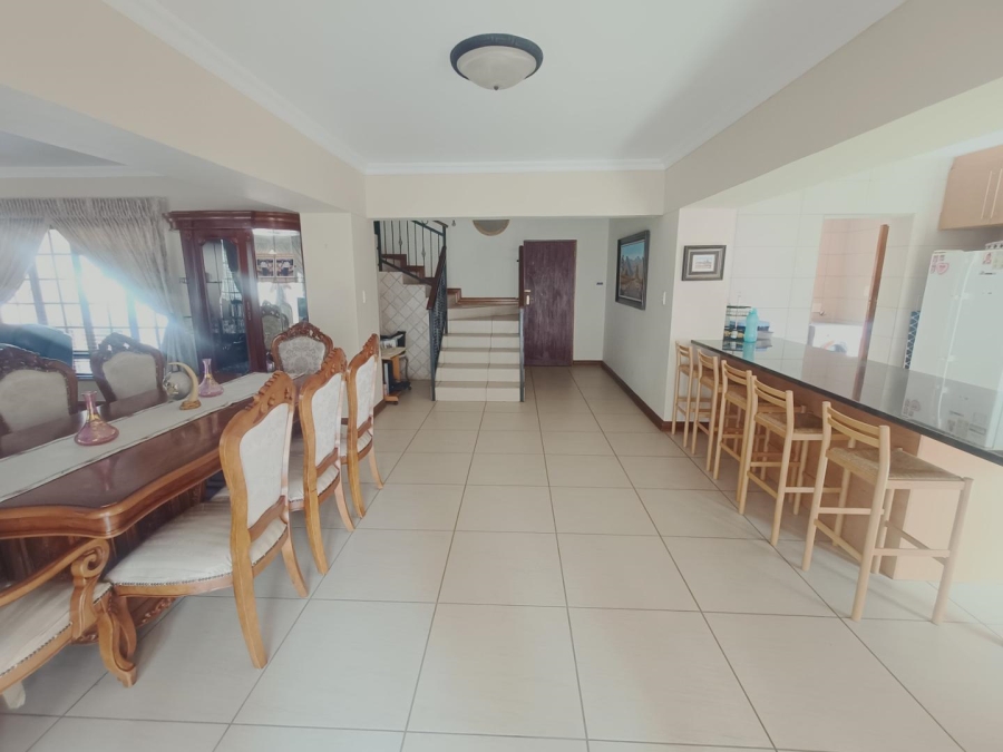 5 Bedroom Property for Sale in Die Hoewes Gauteng