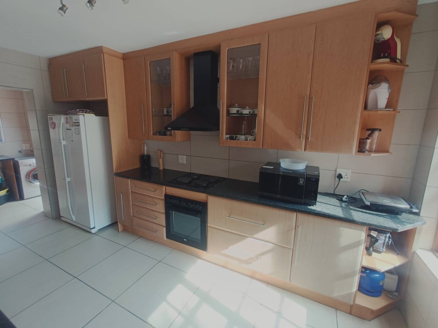 5 Bedroom Property for Sale in Die Hoewes Gauteng