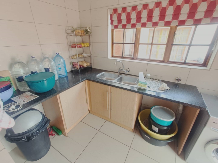 5 Bedroom Property for Sale in Die Hoewes Gauteng