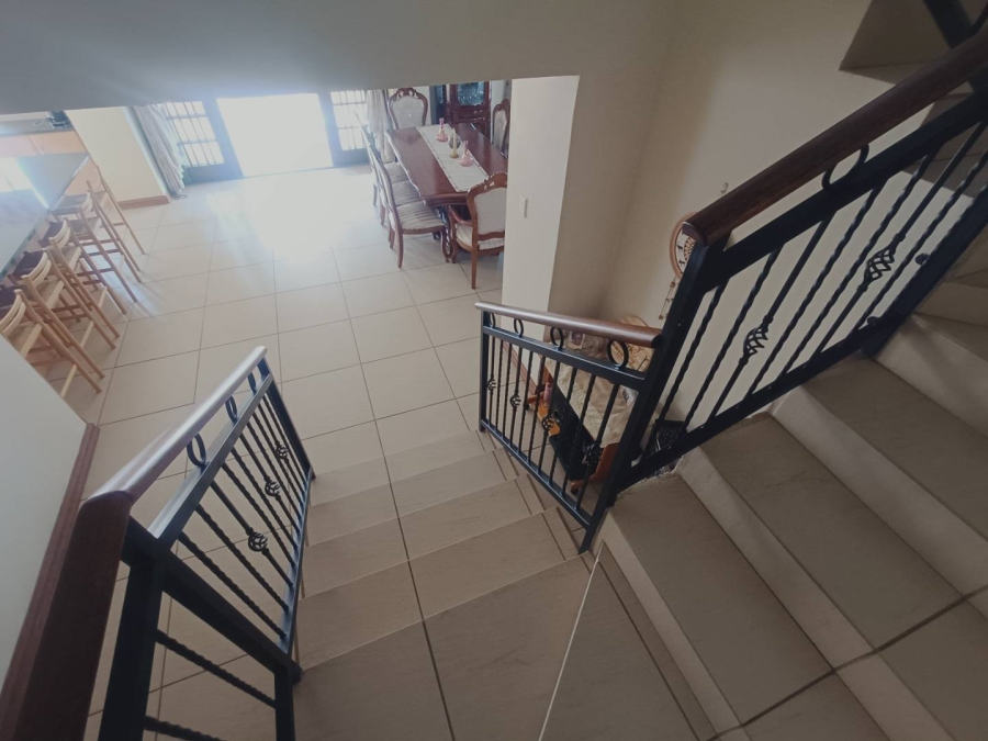 5 Bedroom Property for Sale in Die Hoewes Gauteng
