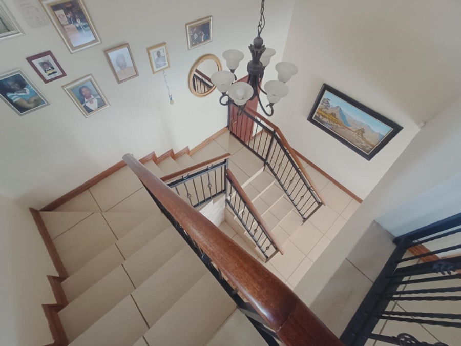 5 Bedroom Property for Sale in Die Hoewes Gauteng