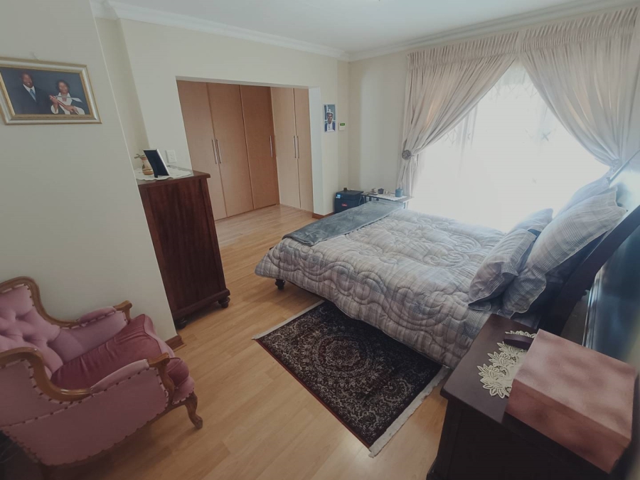 5 Bedroom Property for Sale in Die Hoewes Gauteng