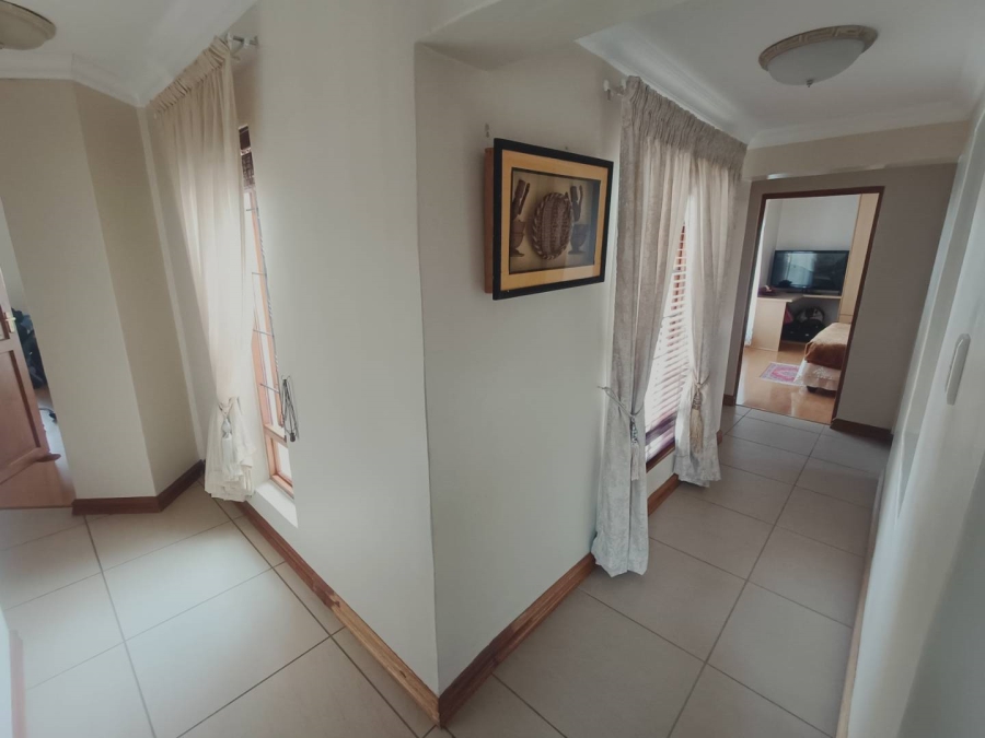 5 Bedroom Property for Sale in Die Hoewes Gauteng