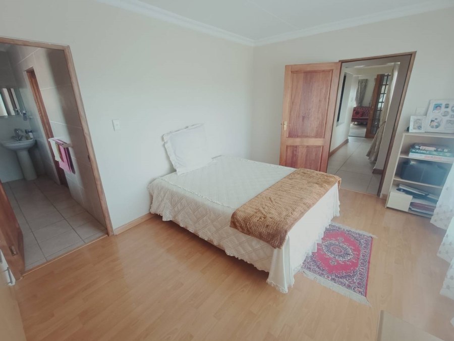 5 Bedroom Property for Sale in Die Hoewes Gauteng