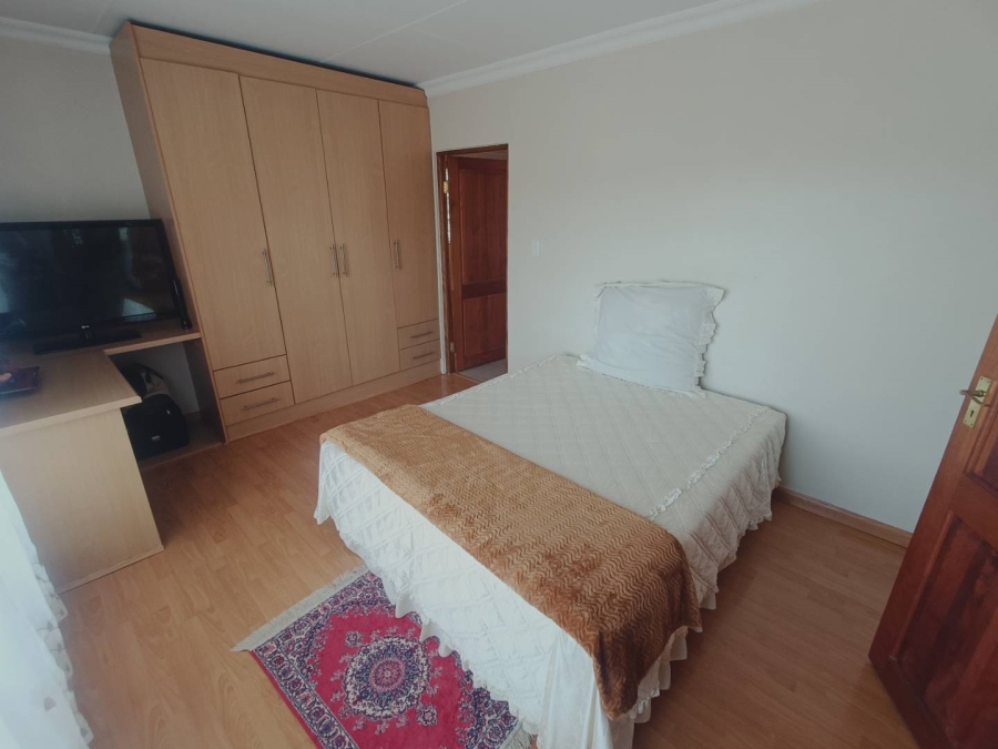 5 Bedroom Property for Sale in Die Hoewes Gauteng