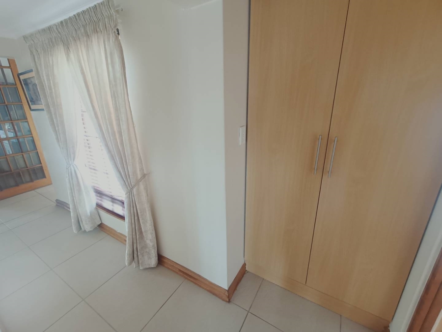 5 Bedroom Property for Sale in Die Hoewes Gauteng