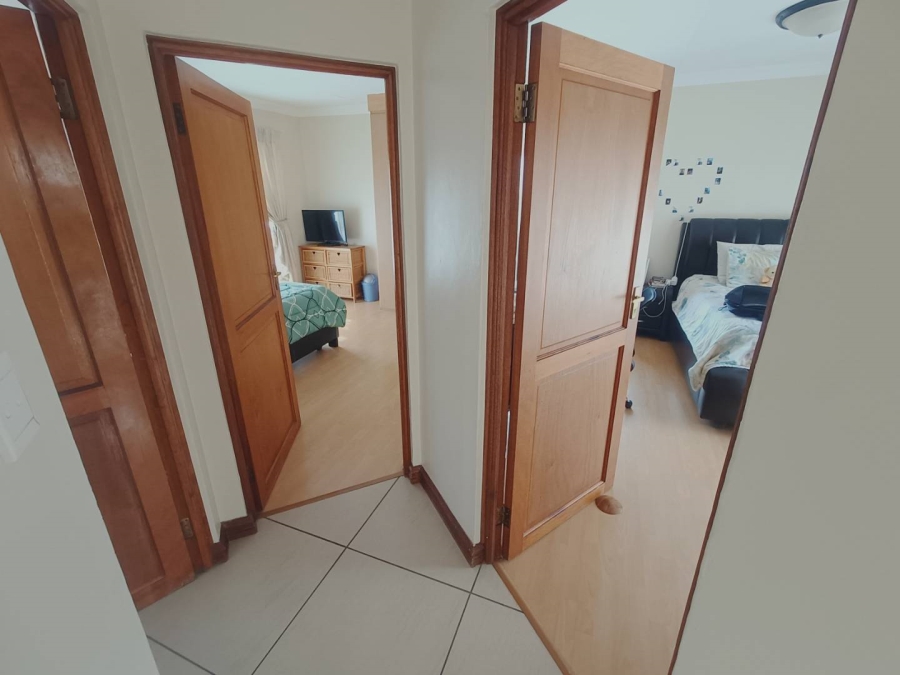 5 Bedroom Property for Sale in Die Hoewes Gauteng