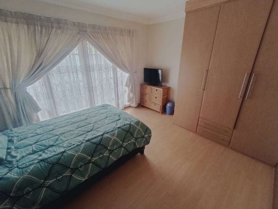 5 Bedroom Property for Sale in Die Hoewes Gauteng