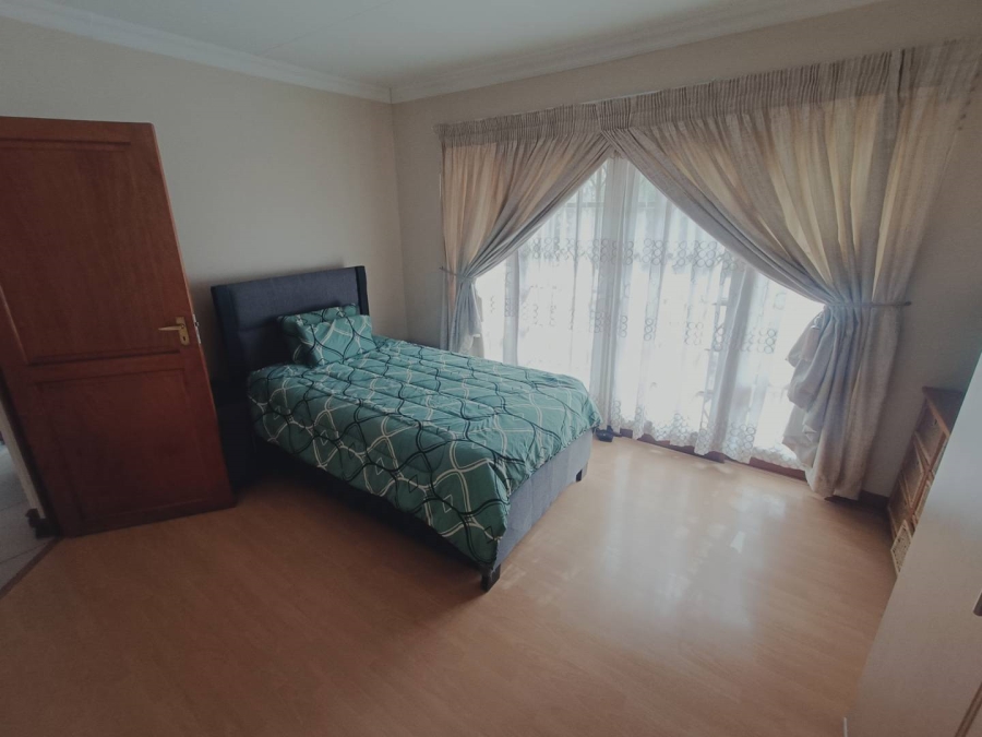 5 Bedroom Property for Sale in Die Hoewes Gauteng