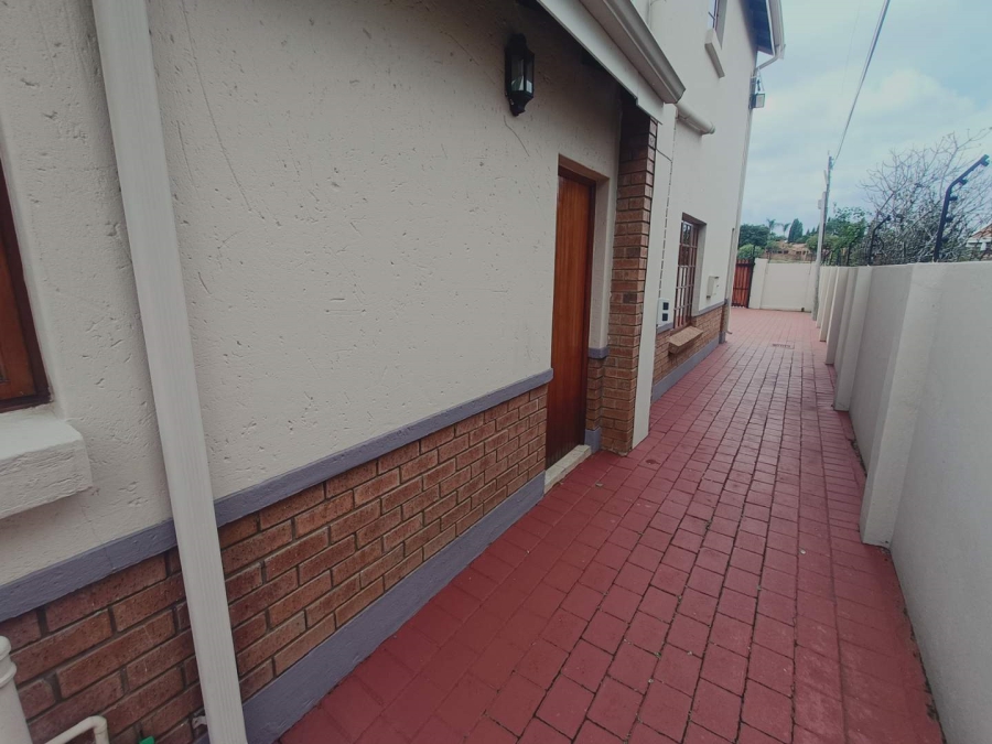 5 Bedroom Property for Sale in Die Hoewes Gauteng