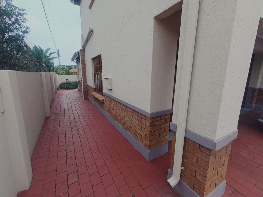 5 Bedroom Property for Sale in Die Hoewes Gauteng