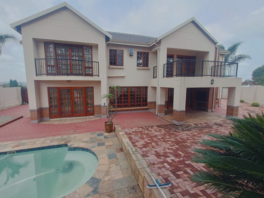 5 Bedroom Property for Sale in Die Hoewes Gauteng