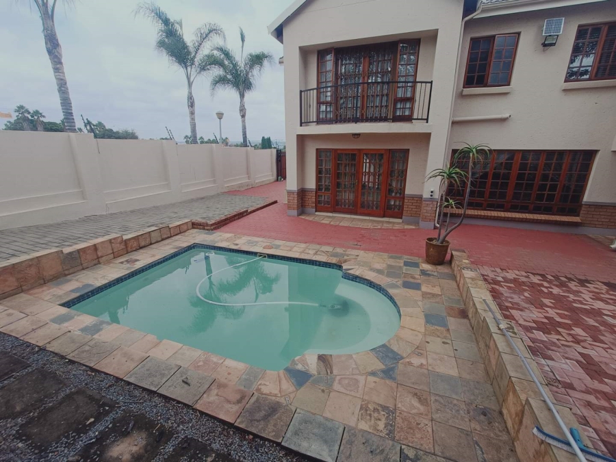 5 Bedroom Property for Sale in Die Hoewes Gauteng