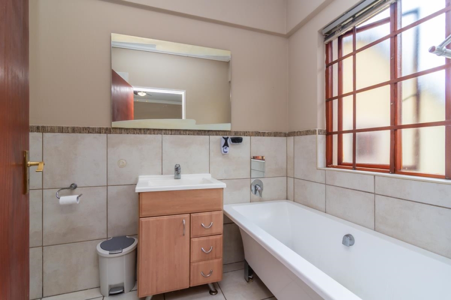 2 Bedroom Property for Sale in Willowbrook Gauteng
