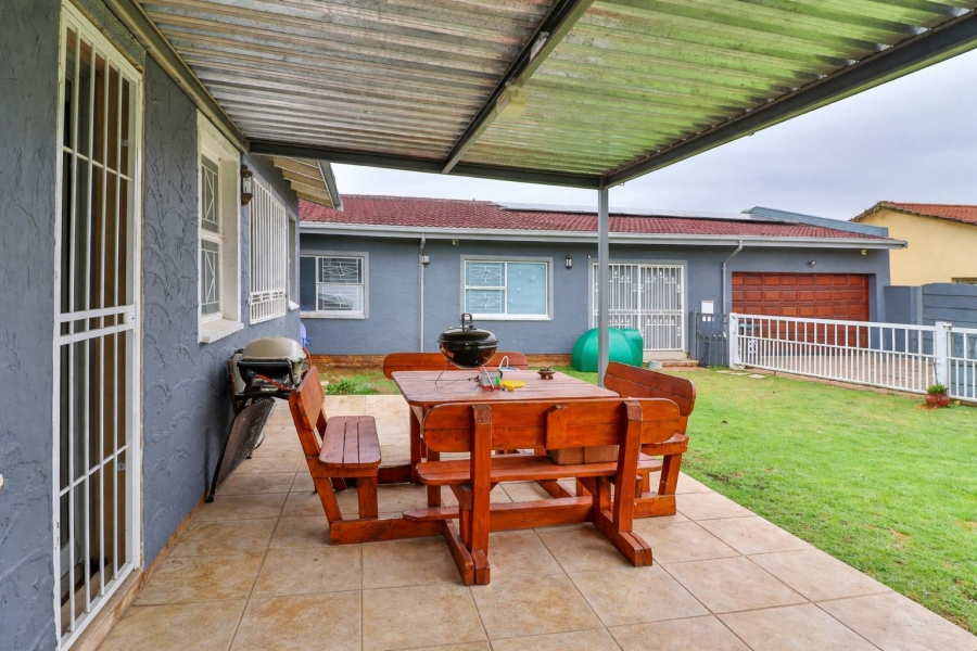 4 Bedroom Property for Sale in Verwoerdpark Gauteng