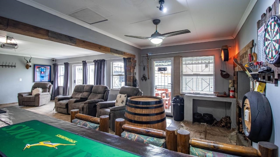 4 Bedroom Property for Sale in Verwoerdpark Gauteng