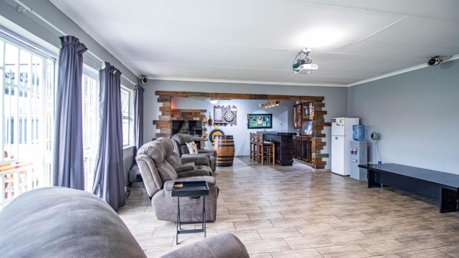 4 Bedroom Property for Sale in Verwoerdpark Gauteng