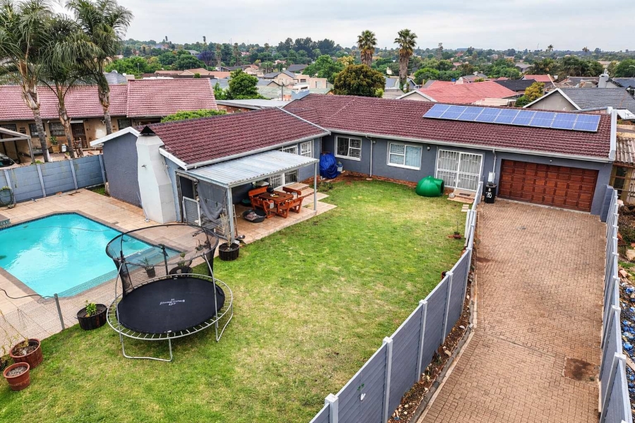 4 Bedroom Property for Sale in Verwoerdpark Gauteng