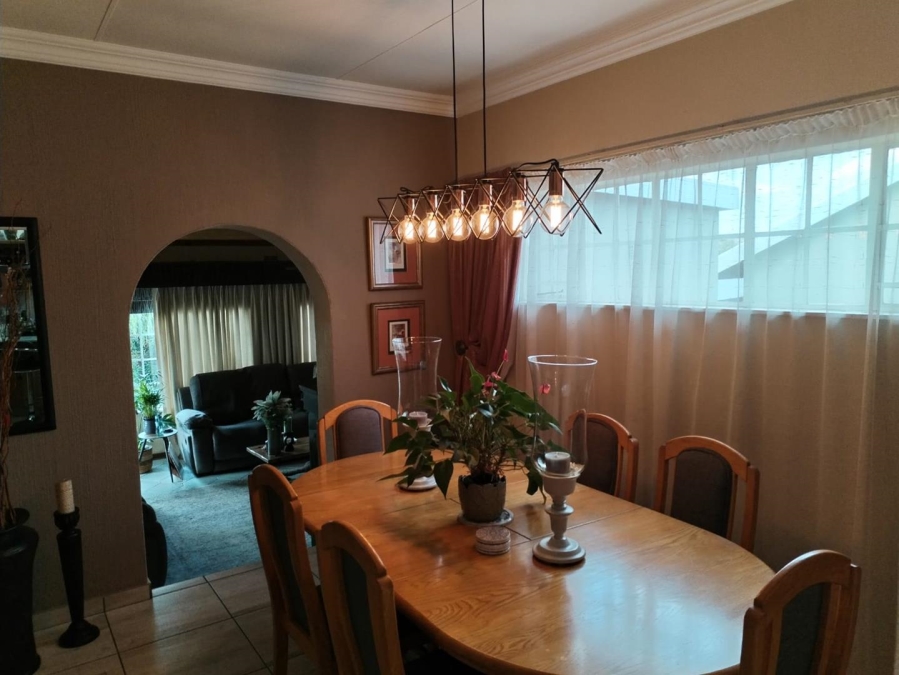 4 Bedroom Property for Sale in Ridgeway Gauteng