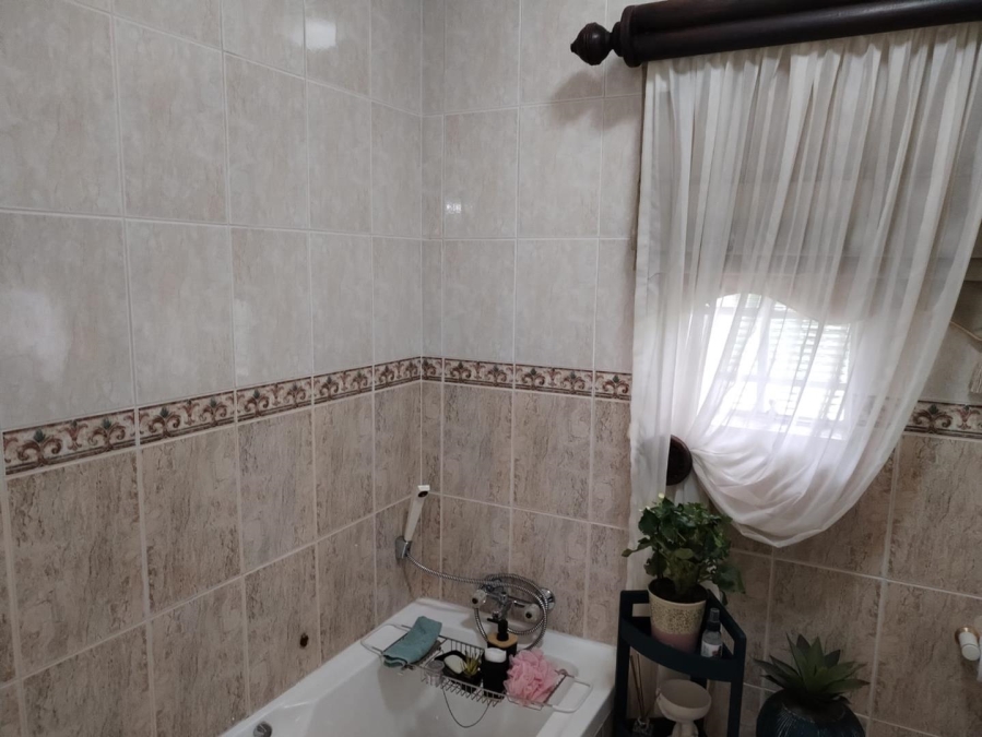 4 Bedroom Property for Sale in Ridgeway Gauteng