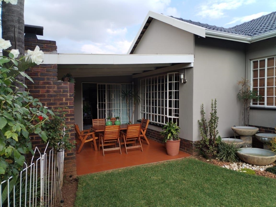 4 Bedroom Property for Sale in Ridgeway Gauteng