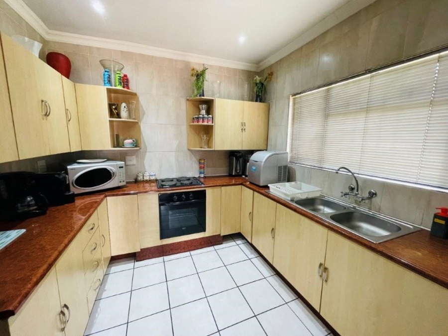 3 Bedroom Property for Sale in Brackenhurst Gauteng