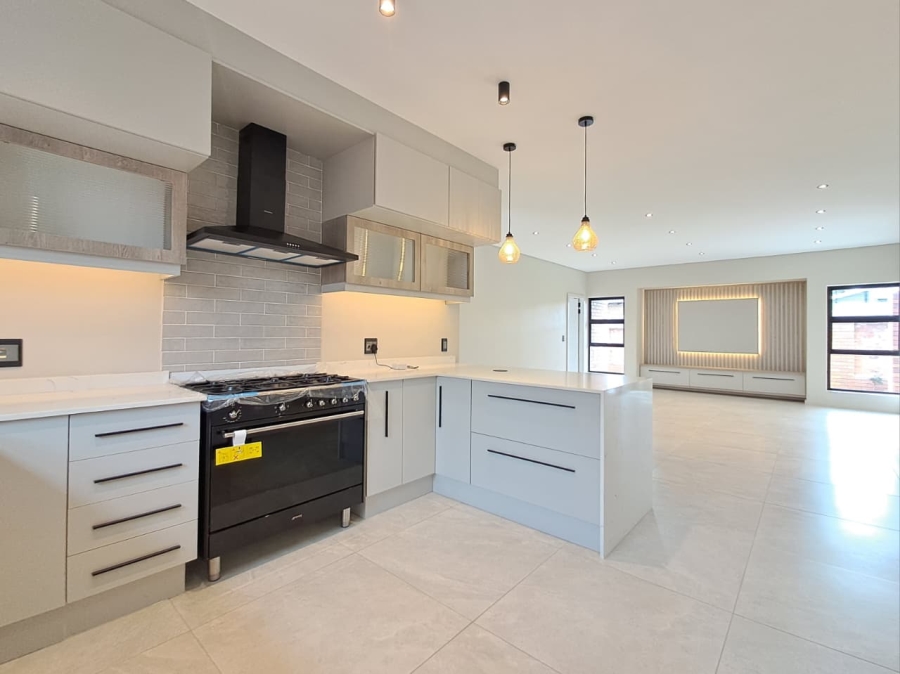 3 Bedroom Property for Sale in Brackenhurst Gauteng