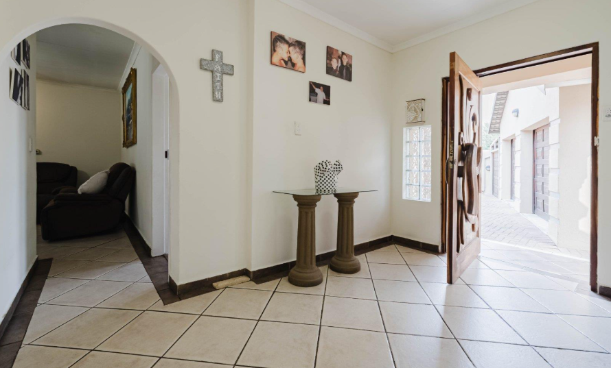5 Bedroom Property for Sale in Brackenhurst Gauteng