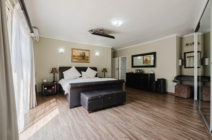 5 Bedroom Property for Sale in Brackenhurst Gauteng