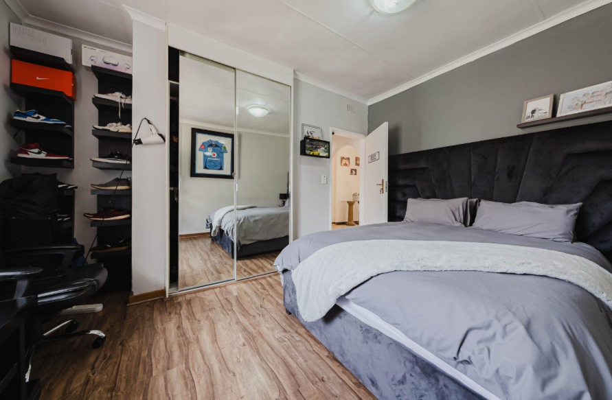 5 Bedroom Property for Sale in Brackenhurst Gauteng