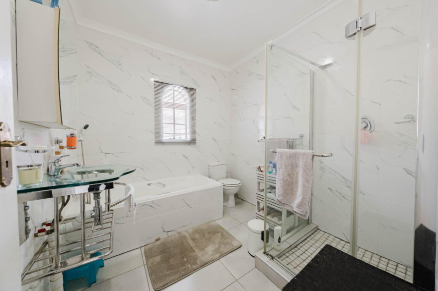 5 Bedroom Property for Sale in Brackenhurst Gauteng