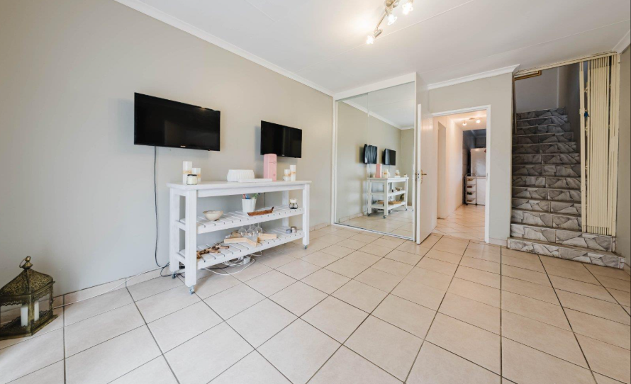 5 Bedroom Property for Sale in Brackenhurst Gauteng