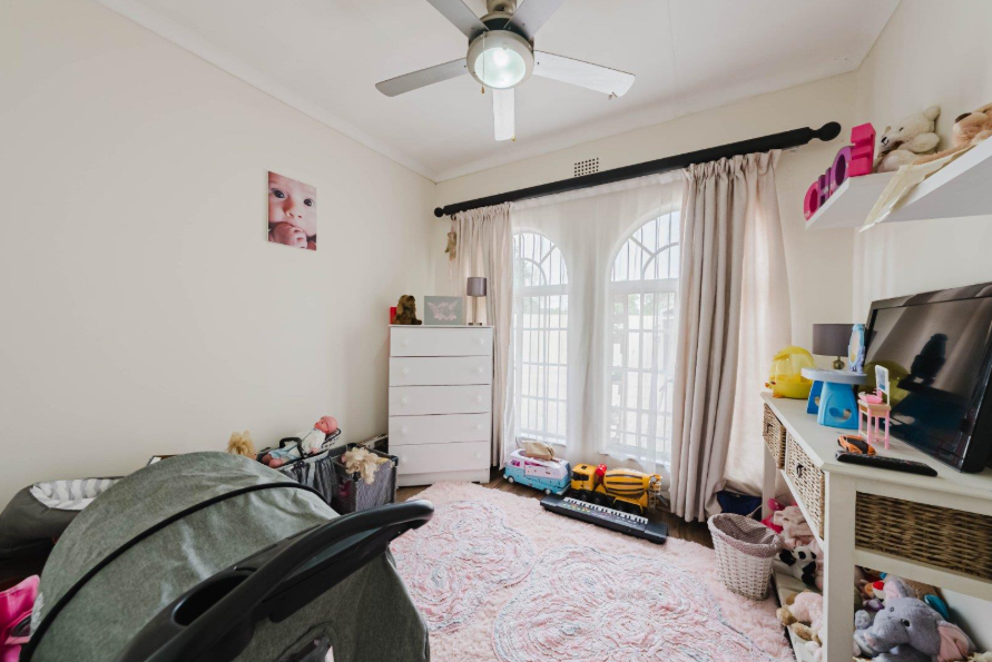 5 Bedroom Property for Sale in Brackenhurst Gauteng