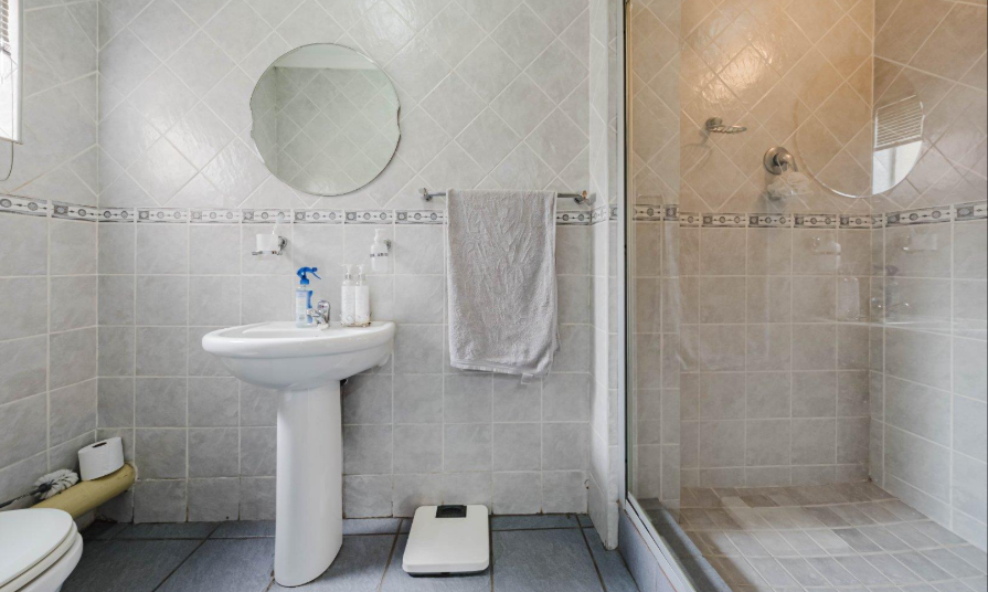 5 Bedroom Property for Sale in Brackenhurst Gauteng