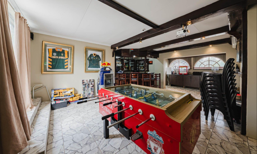 5 Bedroom Property for Sale in Brackenhurst Gauteng