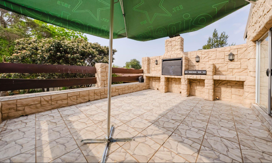 5 Bedroom Property for Sale in Brackenhurst Gauteng