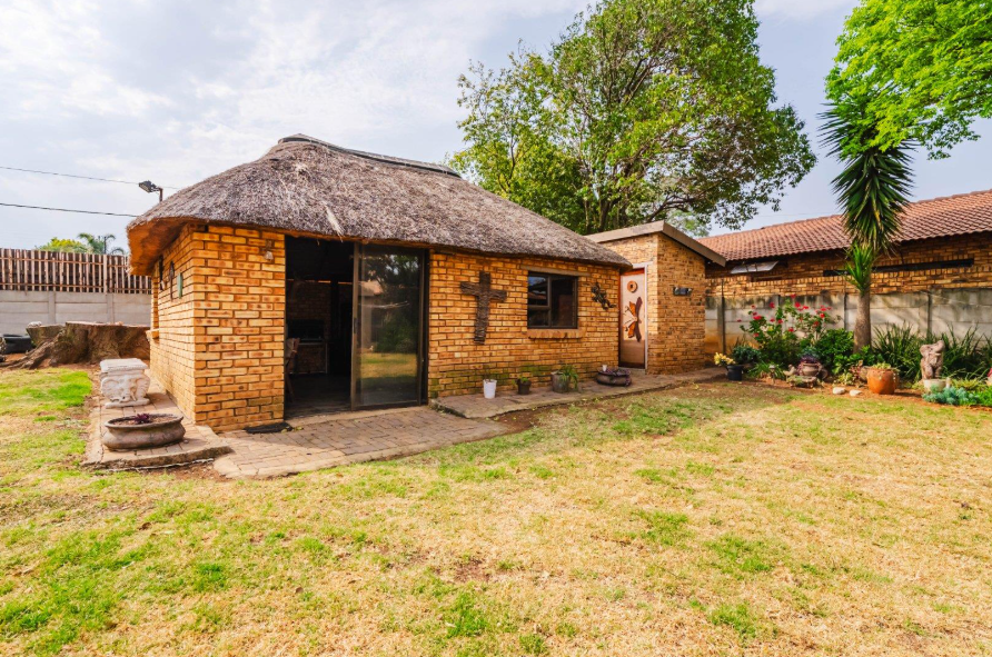 5 Bedroom Property for Sale in Brackenhurst Gauteng
