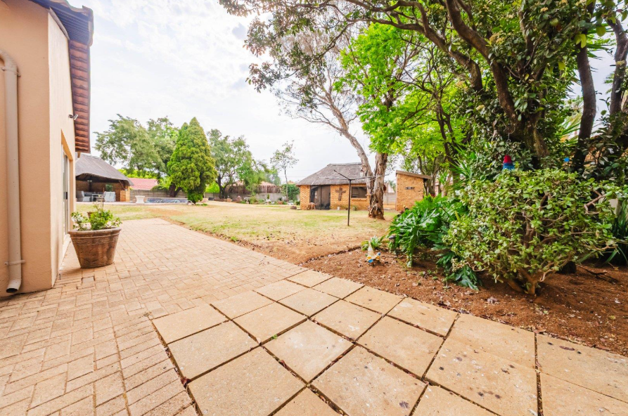 5 Bedroom Property for Sale in Brackenhurst Gauteng