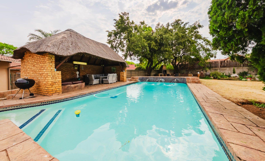5 Bedroom Property for Sale in Brackenhurst Gauteng
