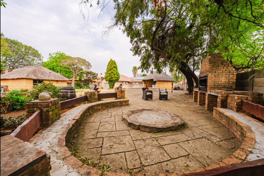 5 Bedroom Property for Sale in Brackenhurst Gauteng