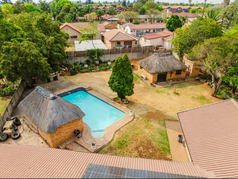 5 Bedroom Property for Sale in Brackenhurst Gauteng