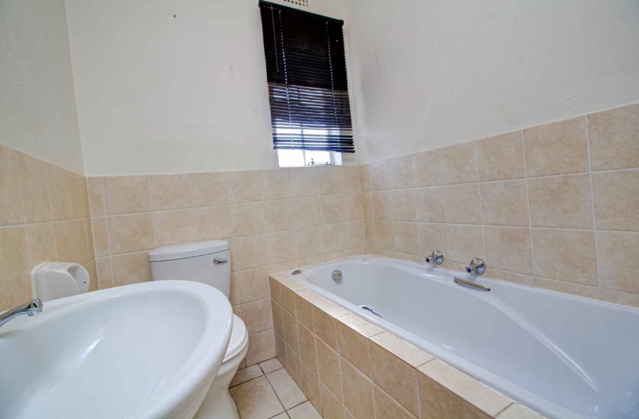 2 Bedroom Property for Sale in Strubensvallei Gauteng