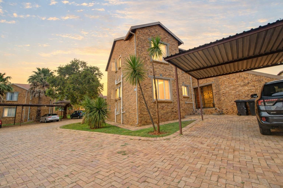 2 Bedroom Property for Sale in Strubensvallei Gauteng