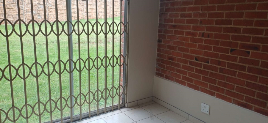 To Let 1 Bedroom Property for Rent in Houghton Estate Gauteng