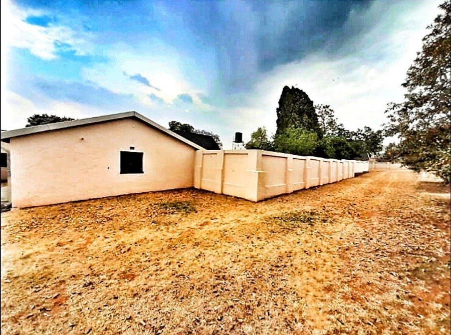 6 Bedroom Property for Sale in Glen Austin Gauteng